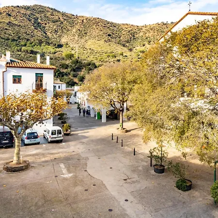 151 En Pueblo Encantador